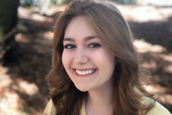 Lindsey Abbott Headshot