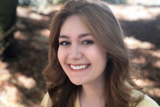 Lindsey Abbott Headshot