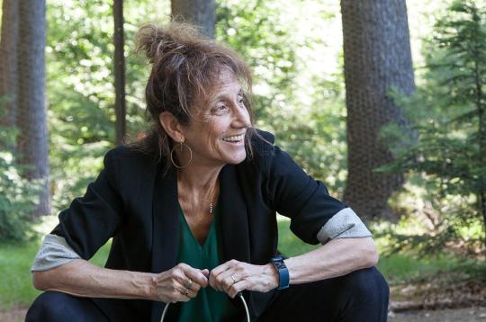 Liz Lerman Headshot sitting and looking to the right