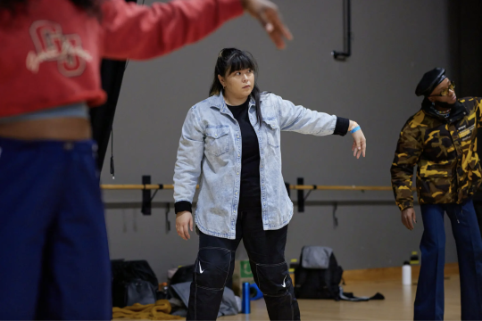 Farrah McAdam and Tyreis Hunte in B-boy KO's Popping Combo class